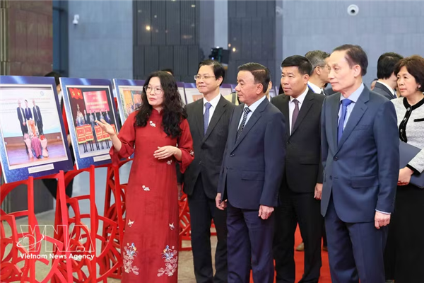 时评：外交工作必须与国家利益相结合