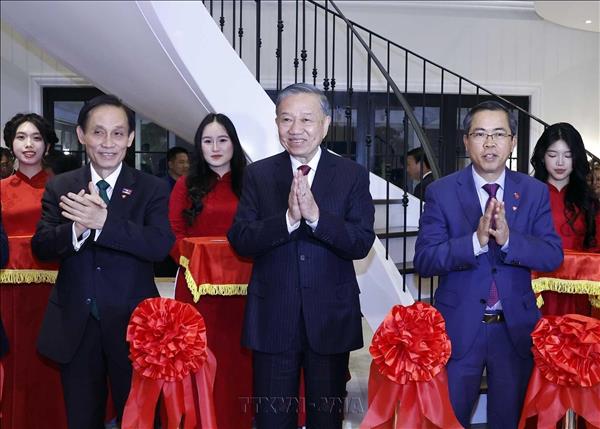 Top Vietnamese leader attends inauguration of Vietnam House, meets Vietnamese community in Australia