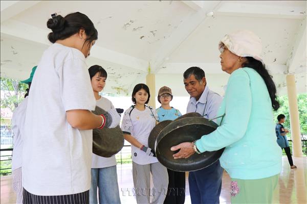 Trao truyền giữ mạch nguồn văn hóa các dân tộc cho thế hệ trẻ