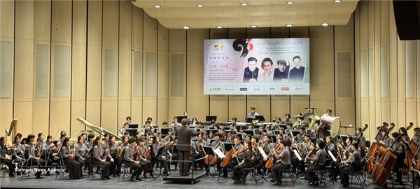 LOrchestre symphonique des jeunes dAsie fait ses débuts à lOpéra du Lac Ho Guom