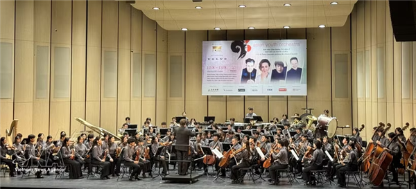 亚洲青年交响乐团在越南首都河内演奏古典音乐名作