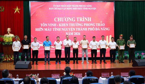 Tôn vinh những tấm lòng bền bỉ trao giọt máu cứu người