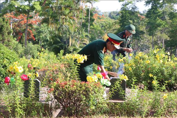 Thành phố Huế hoàn thành sớm lấy mẫu hài cốt liệt sĩ