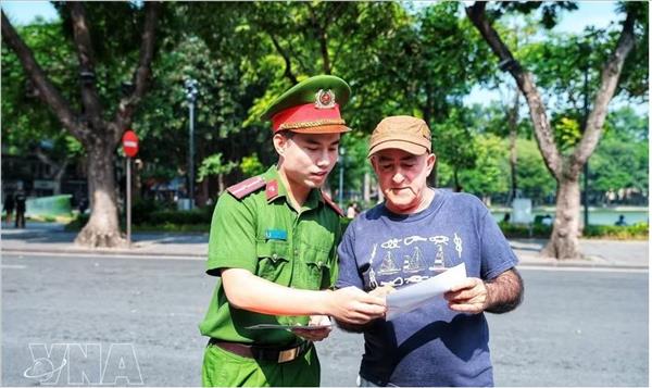 Pilot Smart police station kiosk launched in Hanoi