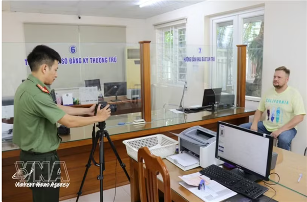 Les étrangers au Vietnam peuvent obtenir un compte didentification électronique
