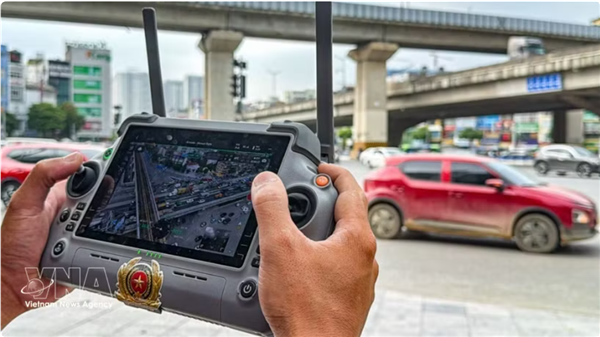 Hanoï renforce la surveillance du trafic grâce aux drones et aux technologies numériques