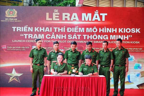 Mô hình Kiosk Trạm Cảnh sát thông minh ra mắt thí điểm tại Hà Nội