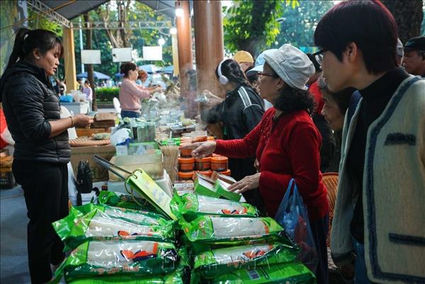 ‘베트남 상품의 생명력 제11회 행사 개막…하노이 한가위 풍경 선보여