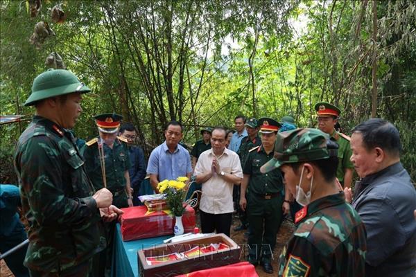 Khai quật, cất bốc các phần mộ liệt sĩ tại khu vực đồi Đá Vôi