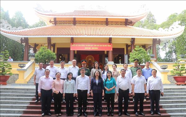 Phó Chủ tịch nước Võ Thị Ánh Xuân dâng hương tưởng nhớ Chủ tịch Tôn Đức Thắng