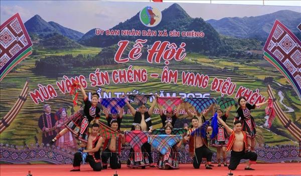Rộn rã Lễ hội Mùa vàng Sín Chéng – Âm vang điệu Khèn ở Lào Cai