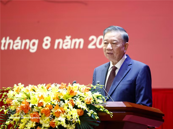 越共中央总书记、国家主席苏林出席越共第十四届中央委员知识更新培训班开班仪式