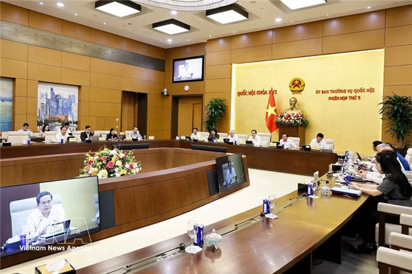 国会常务委员会第五次会议：不能将商业银行代理管理业务变成企业债券的安全认证
