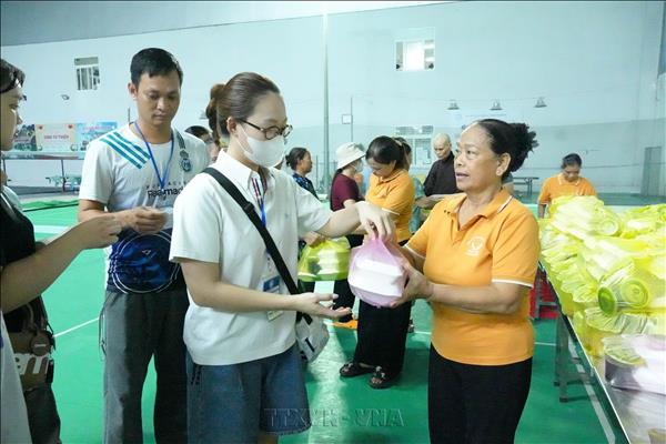 Những bếp ăn 0 đồng giữa lòng cố đô