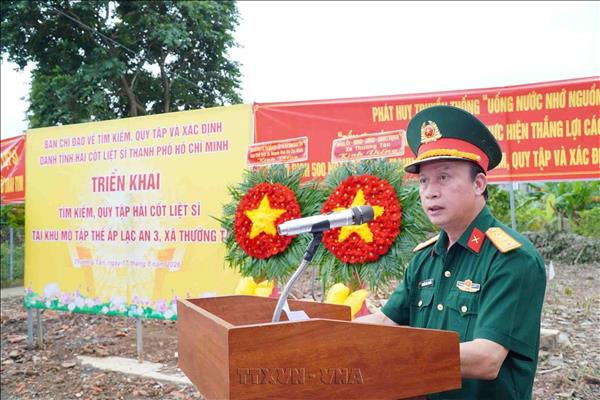 Tìm kiếm hài cốt liệt sĩ tại khu mộ tập thể Lạc An 3