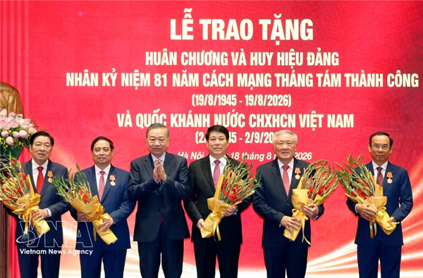 越共中央总书记、国家主席苏林出席历届政治局委员、书记处书记见面会