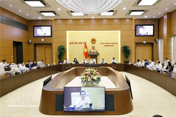 国会常务委员会第五次会议：不得干预企业生产经营活动
