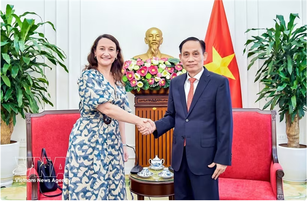 Le Vietnam et lUruguay réaffirment leur volonté de renforcer leurs liens traditionnels
