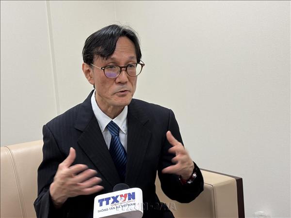 베트남 외교 정책, 민족적 주체성과 고유의 정체성 입증