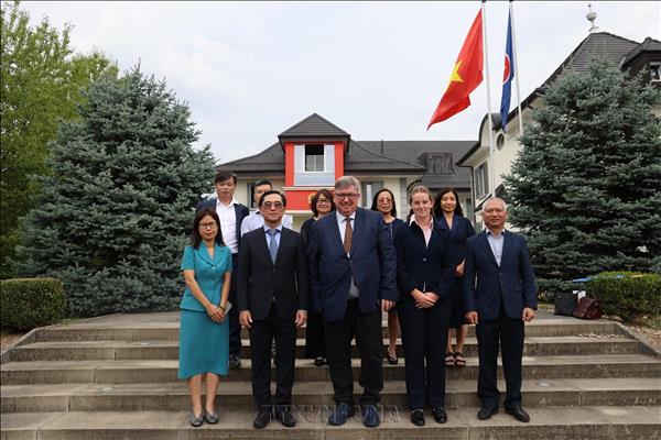 Phái đoàn Việt Nam tại Geneva tổ chức tọa đàm về chính sách công nghiệp