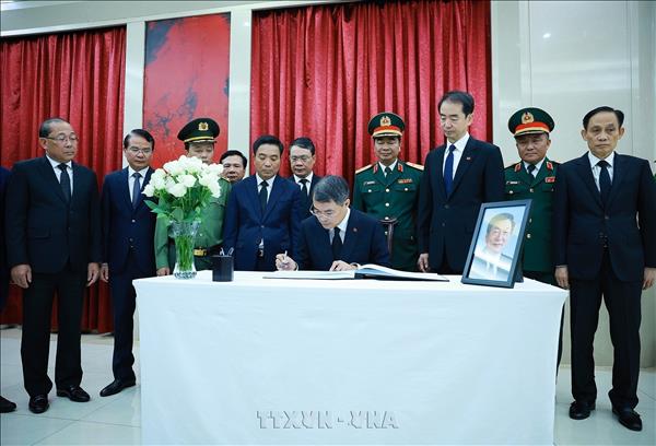 PM Le Minh Hung pays tribute to former Chinese Premier