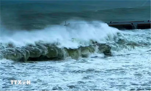 Une dépression tropicale se déplace vers louest à travers la mer du Nord-Est