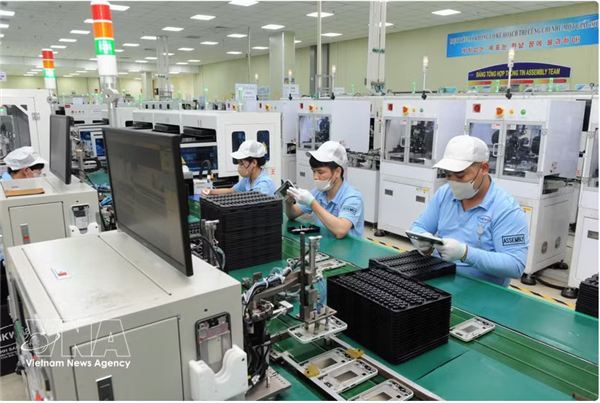 Les semi-conducteurs ouvrent au Vietnam la voie vers les pays à revenu élevé
