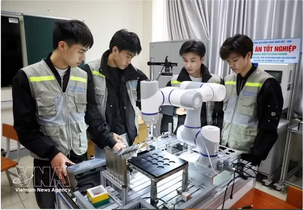 Le Vietnam délie sa bourse pour la formation aux technologies stratégiques à létranger
