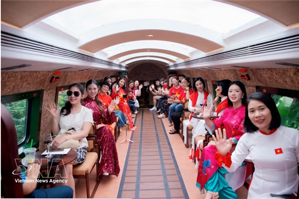 Le train patrimonial de Hanoi fête son anniversaire avec près de 100.000 passagers