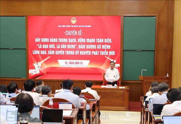 Thường trực Ban Bí thư Trần Cẩm Tú trao đổi chuyên đề về xây dựng Đảng với các Ủy viên Trung ương Đảng khóa XIV
