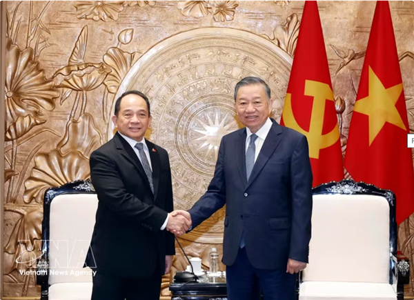 Le dirigeant To Lam reçoit le conseiller à la sécurité nationale des Philippines