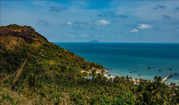 Say đắm viên ngọc lam Hòn Sơn