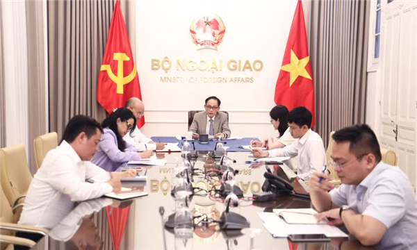 越南外交部长黎怀忠与加拿大外交部长阿妮塔·阿南德通电话