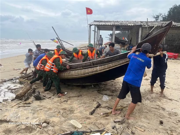 越南北部沿海各省积极应对第4号台风