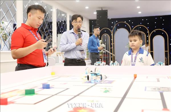Ươm mầm tài năng công nghệ từ sân chơi Robocon
