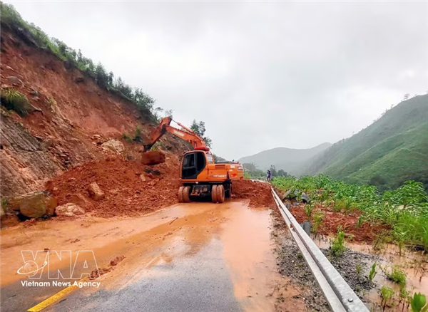 第4号台风持续改变路径 向白龙尾特区以东海域移动