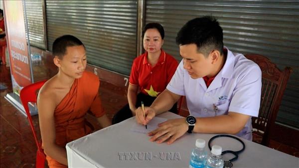 ຊາວ​ໜຸ່ມ ຫວຽດ​ນາມ ສະຫງວນນ້ຳ​ໃຈ​ຄວາມ​ຮັກ​ແພງ ແລະ ນ້ຳ​ໃຈ​ມິດ​ຕະ​ພາບໃຫ້ແກ່ປະ​ຊາ​ຊົນ​ລາວ