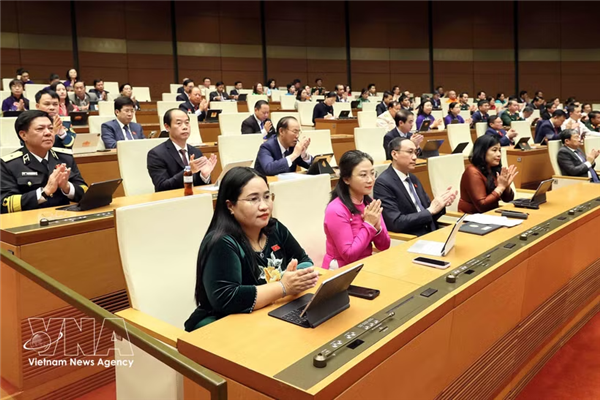 越南第十六届国会第一次非常规会议通过个人所得税和企业所得税减免30%决议