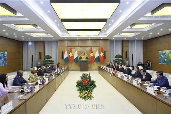 ນຳການຮ່ວມມືສະພາແຫ່ງຊາດກາຍເປັນເສົາຄ້ຳສຳຄັນໃນການພົວພັນ ຫວຽດນາມ - ກົດດີວົວ