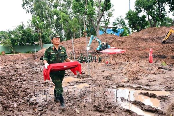 ໃນ 2 ວັນ​ທ້ອນ​ໂຮມ​ອັດ​ຖິ​ນັກ​ຮົບ​ເສຍ​ສະຫຼະ​ຊີ​ວິດ​ເພື່ອ​ຊາດກວ່າ 50 ຊຸດ​ຢູ່​ສວນ​ສາ​ທາ​ລະ​ນະ ເລ​ທິ​ຣຽງ