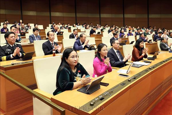 Kỳ họp không thường lệ thứ Nhất, Quốc hội khóa XVI: Giảm 30% thuế thu nhập cá nhân và thuế thu nhập doanh nghiệp