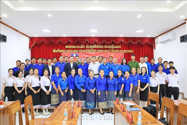Jóvenes vietnamitas y laosianos estrechan sus vínculos de amistad y cooperación