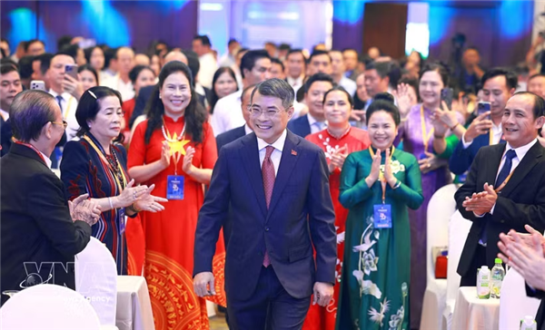 越南政府总理黎明兴：中小企业要成为大型企业的坚实基础和重要补充力量
