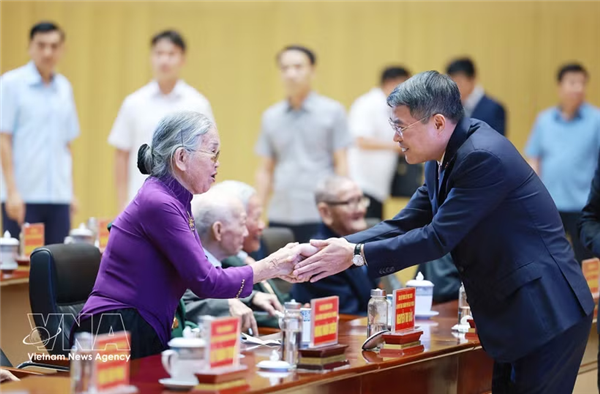越南政府总理黎明兴：进一步关心老党员的物质和精神生活