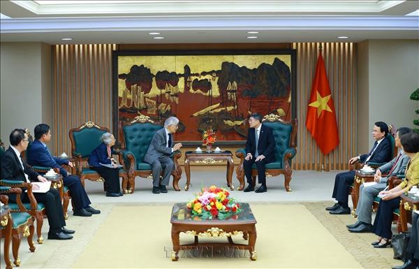 PM welcomes Vietnamese-French scientists