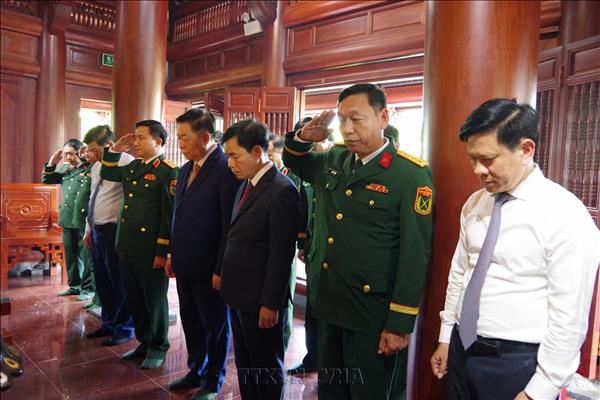 Đại tướng Nguyễn Trọng Nghĩa dâng hương tưởng niệm Đại tướng Võ Nguyên Giáp