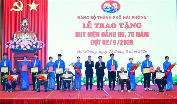 Thủ tướng Lê Minh Hưng: Chăm lo tốt hơn nữa đời sống vật chất, tinh thần của các đảng viên lão thành