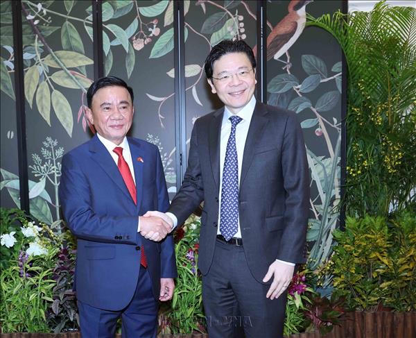 Vietnamese, Singaporean leaders agree to deepen bilateral ties