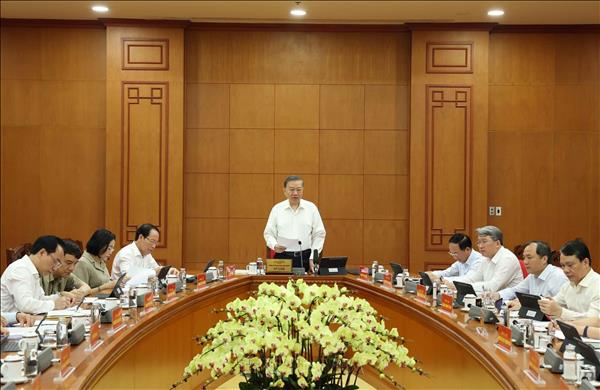 Top leader orders substantive education reform
