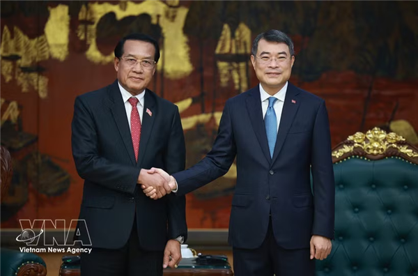 越南政府总理黎明兴会见老挝中央纪律检查委员会书记、国家监察总署署长万赛